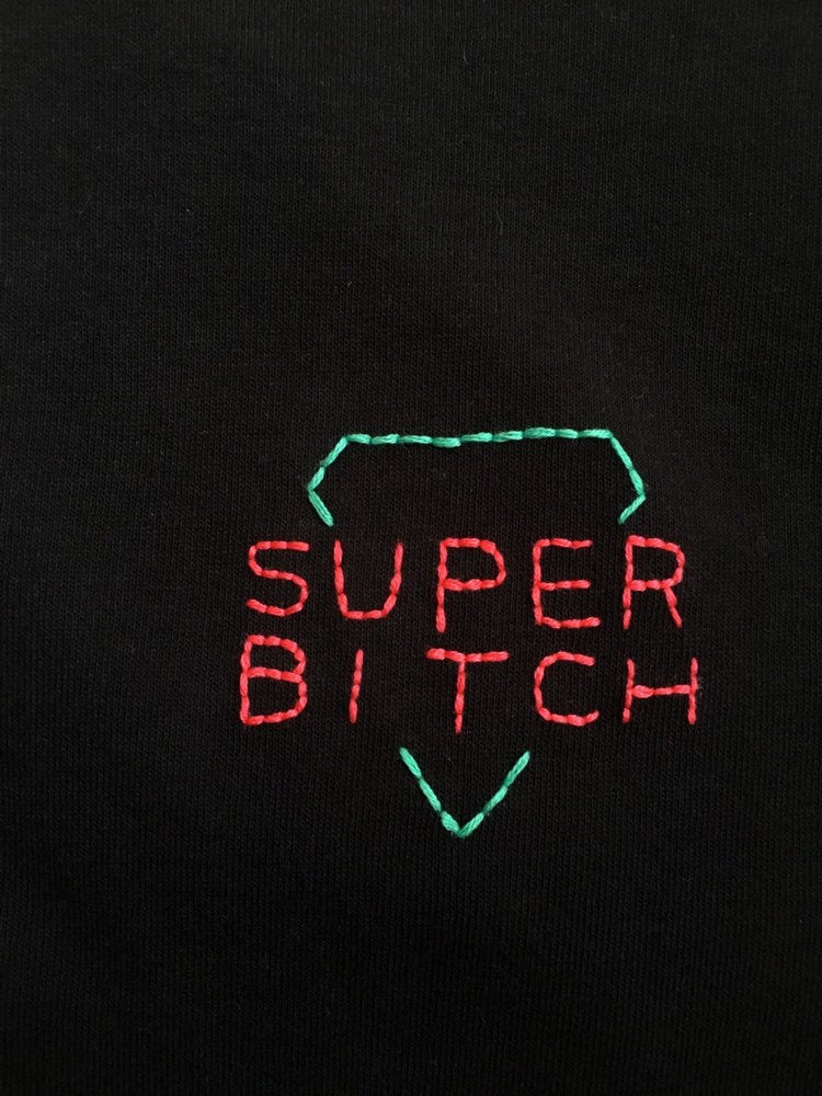 SUPER BITCH - T SHIRT